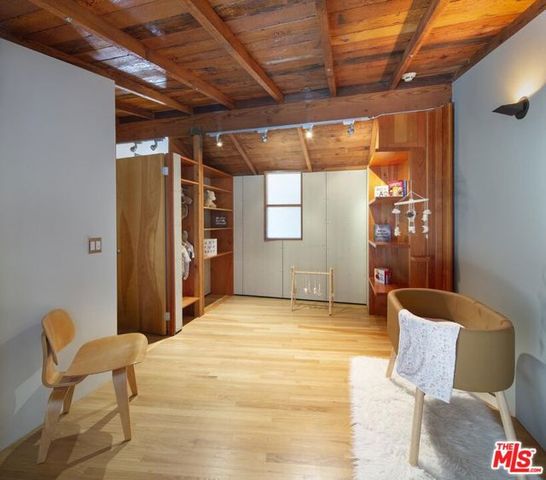 10335 Oletha Lane, Los Angeles, CA 90077