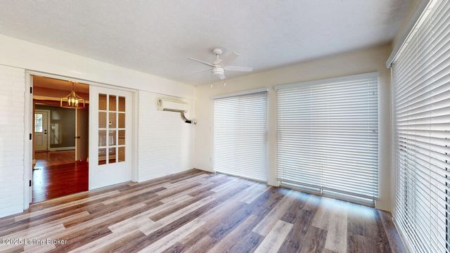 4502 Blenheim Rd, Louisville, KY 40207