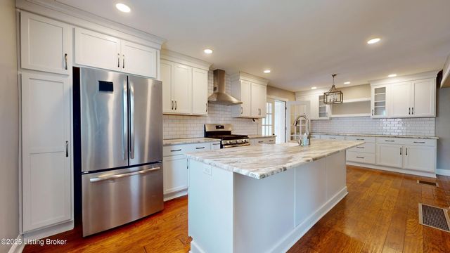 4502 Blenheim Rd, Louisville, KY 40207