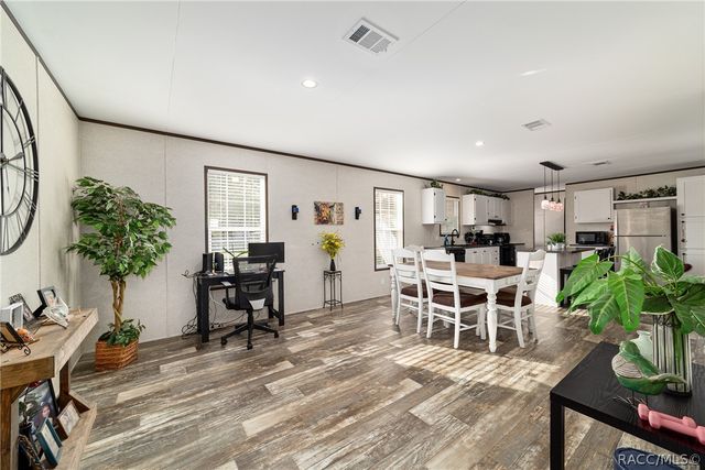 6791 W Holiday Street, Homosassa, FL 34446