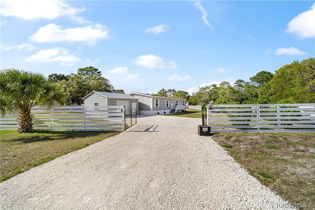 6791 W Holiday Street, Homosassa, FL 34446