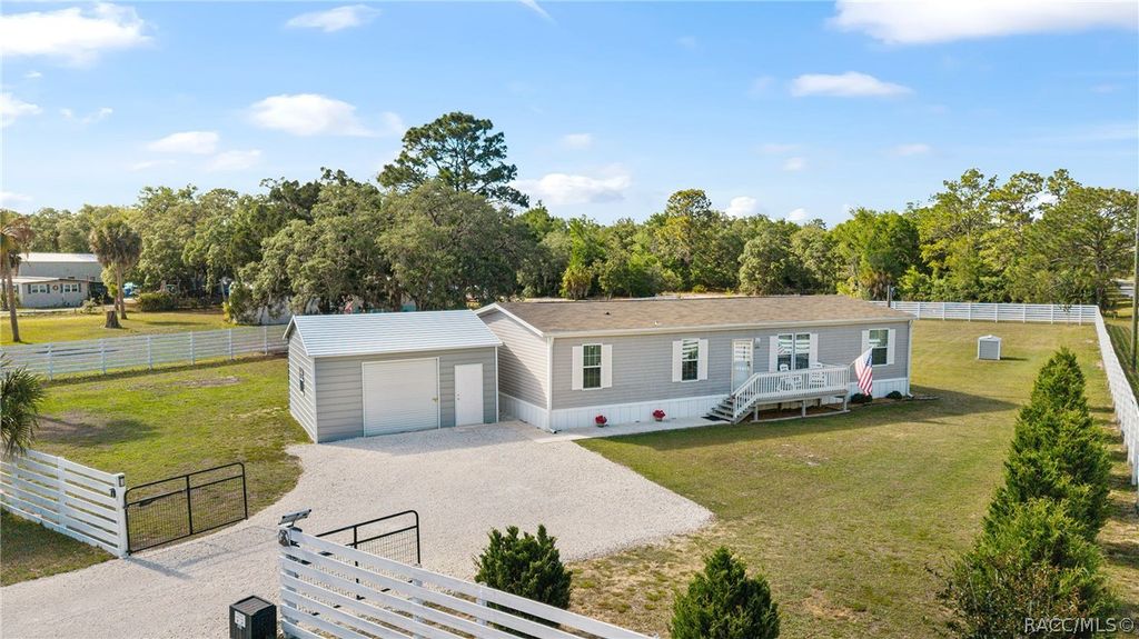 6791 W Holiday Street, Homosassa, FL 34446