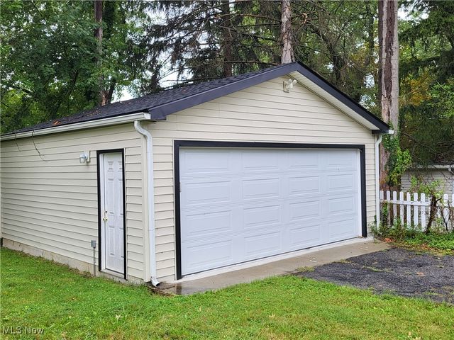 1548 Biltmore Road, Lyndhurst, OH 44124