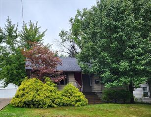 1548 Biltmore Road, Lyndhurst, OH 44124