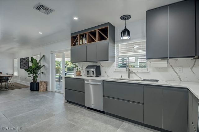 600 SW 18th ST, Cape Coral, FL 33991