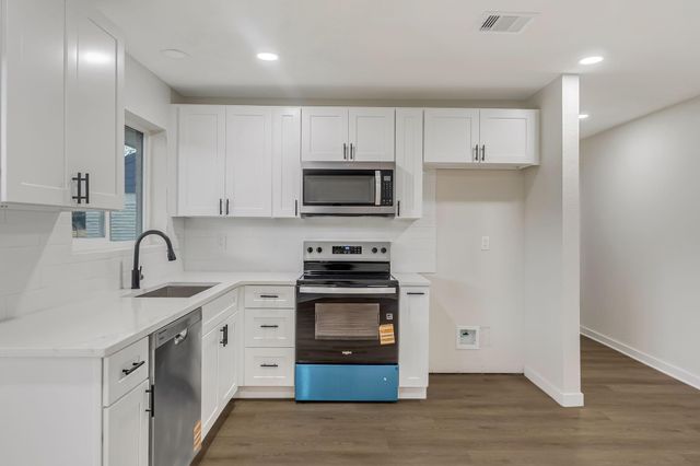 5506 Elm Tree Drive, Houston, TX 77048