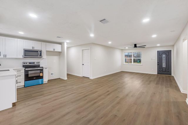 5506 Elm Tree Drive, Houston, TX 77048