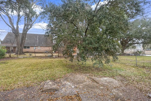 5506 Elm Tree Drive, Houston, TX 77048