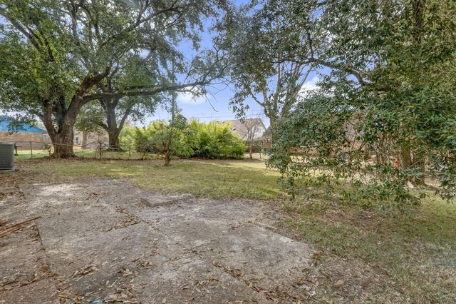 5506 Elm Tree Drive, Houston, TX 77048