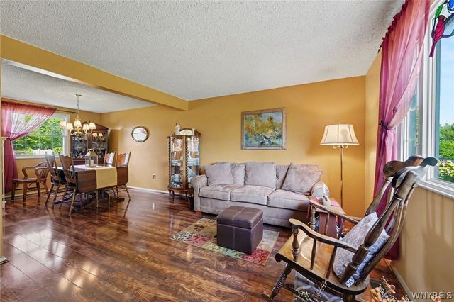 8 Vermont Place, West Seneca, NY 14224