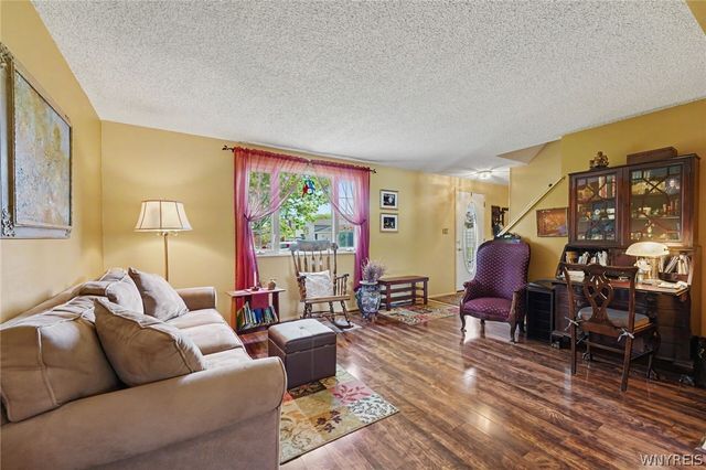 8 Vermont Place, West Seneca, NY 14224