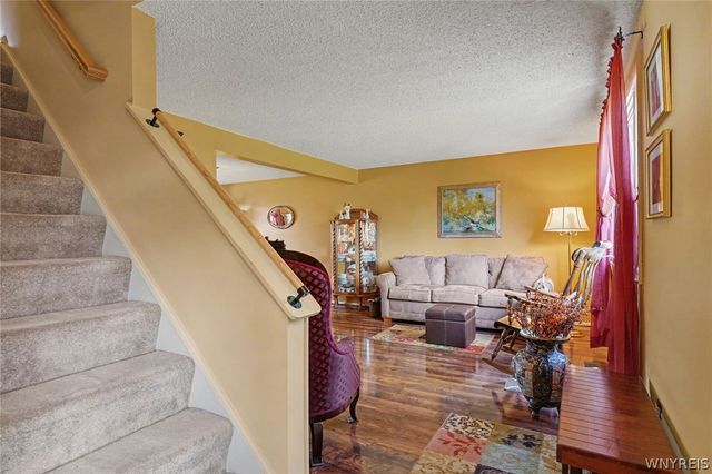 8 Vermont Place, West Seneca, NY 14224