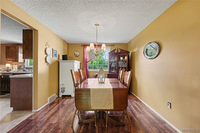 8 Vermont Place, West Seneca, NY 14224