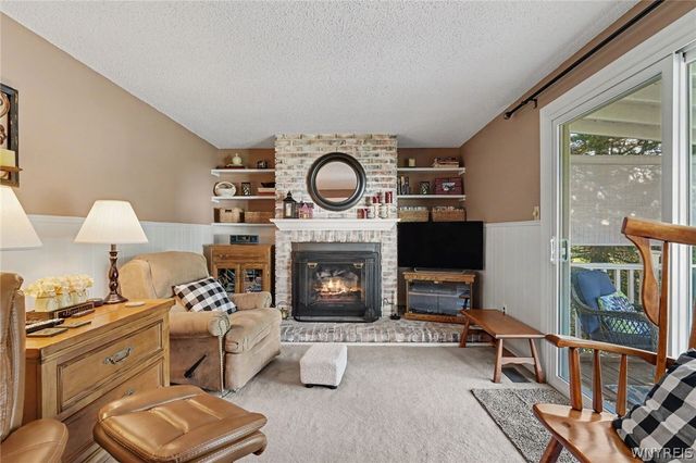 8 Vermont Place, West Seneca, NY 14224