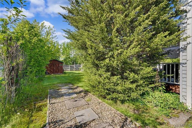8 Vermont Place, West Seneca, NY 14224