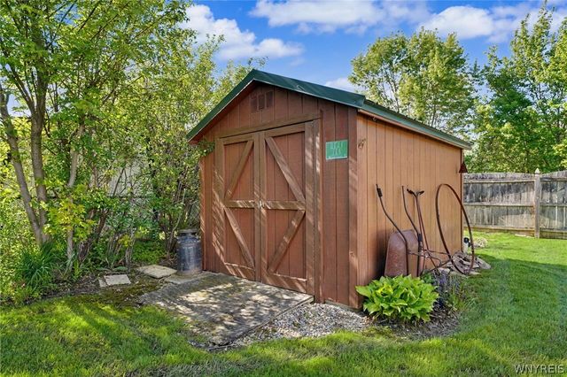 8 Vermont Place, West Seneca, NY 14224