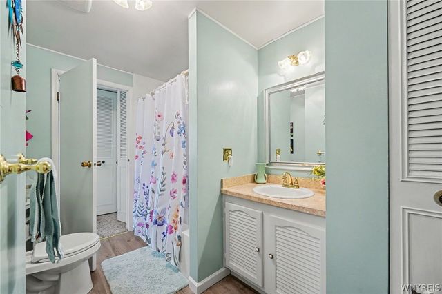 8 Vermont Place, West Seneca, NY 14224