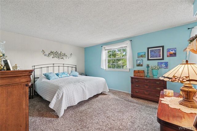 8 Vermont Place, West Seneca, NY 14224