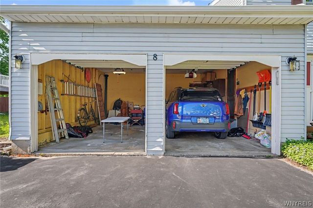 8 Vermont Place, West Seneca, NY 14224