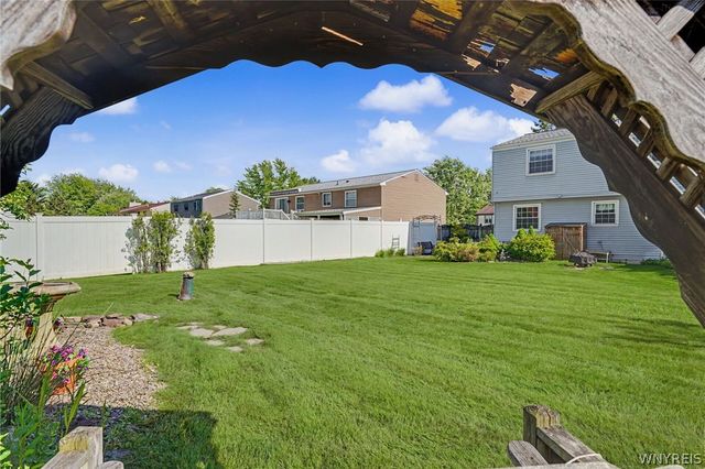 8 Vermont Place, West Seneca, NY 14224