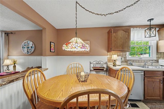 8 Vermont Place, West Seneca, NY 14224