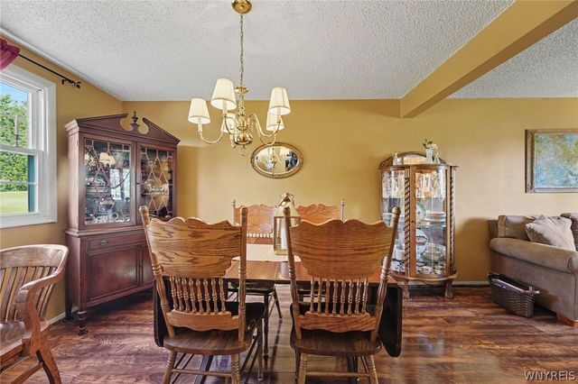 8 Vermont Place, West Seneca, NY 14224