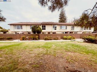 2253 Kalenda Cmn, Fremont, CA 94539