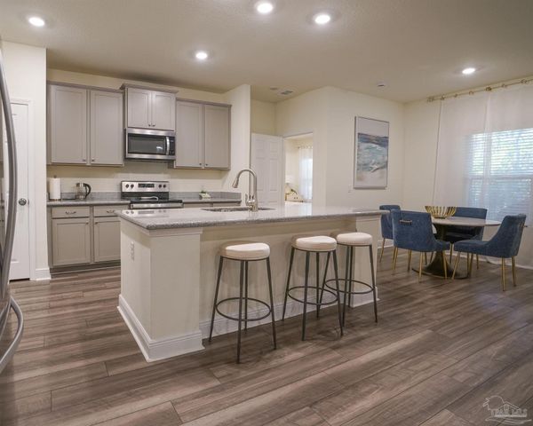 2304 Avenida De Sol, Navarre, FL 32566