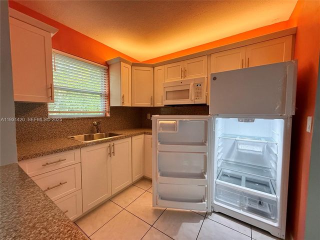 1301 N 12th Ct 4B, Hollywood, FL 33019