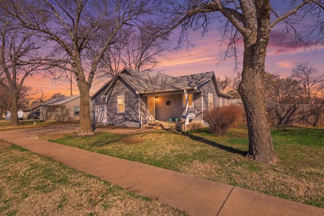 226 E 1st St, Douglass, KS 67039