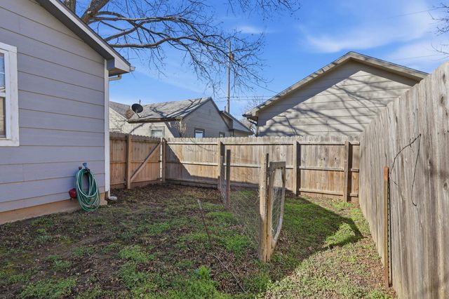 226 E 1st St, Douglass, KS 67039