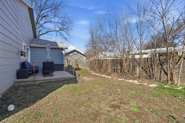 226 E 1st St, Douglass, KS 67039