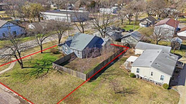 226 E 1st St, Douglass, KS 67039