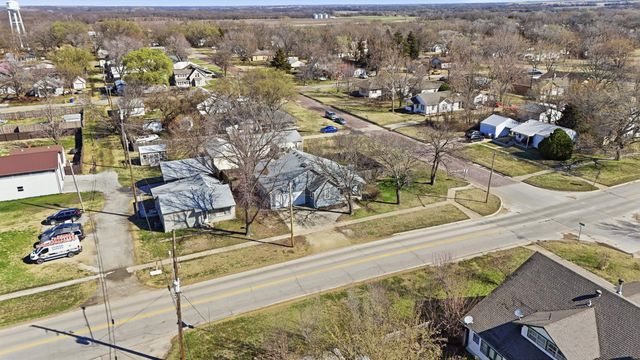 226 E 1st St, Douglass, KS 67039