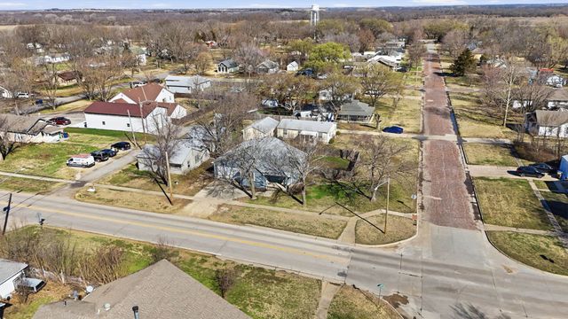 226 E 1st St, Douglass, KS 67039