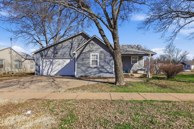 226 E 1st St, Douglass, KS 67039