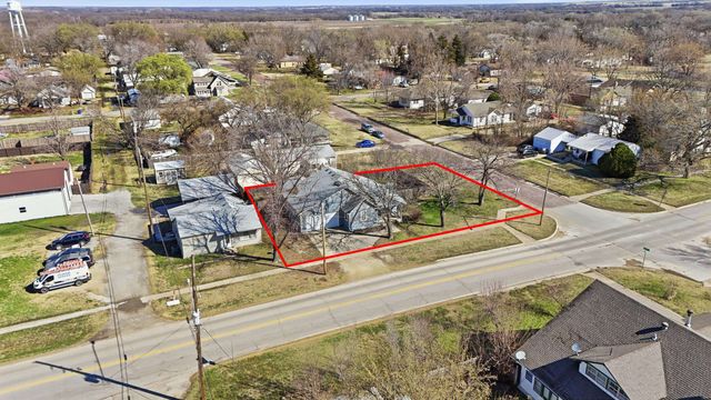 226 E 1st St, Douglass, KS 67039