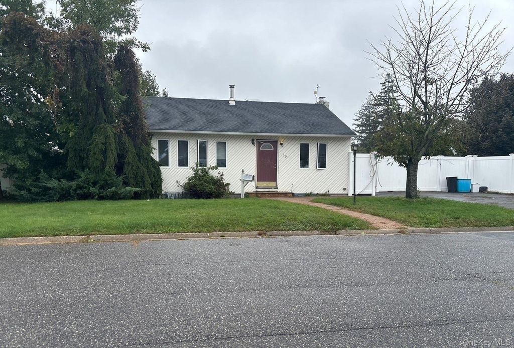 30 Jenkins Avenue, North Babylon, NY 11703 — photo 2