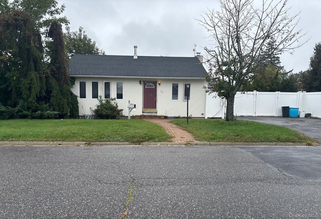 30 Jenkins Avenue, North Babylon, NY 11703 — photo 3