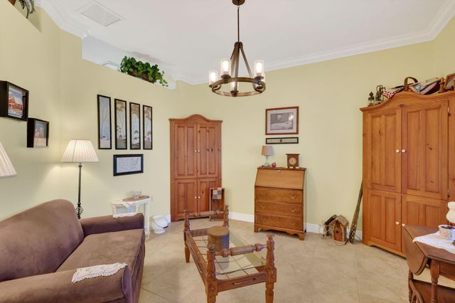 447 11th Square SW, Vero Beach, FL 32962