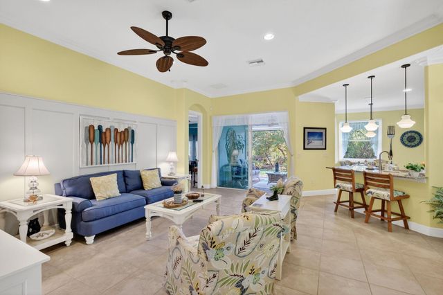 447 11th Square SW, Vero Beach, FL 32962