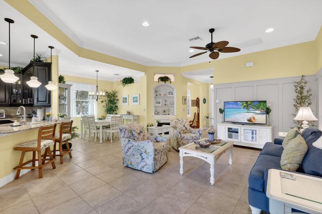 447 11th Square SW, Vero Beach, FL 32962