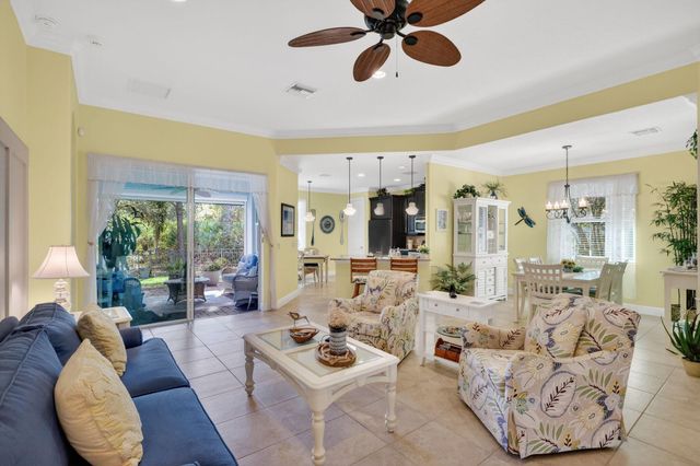 447 11th Square SW, Vero Beach, FL 32962