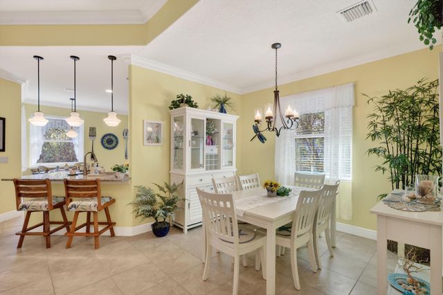 447 11th Square SW, Vero Beach, FL 32962