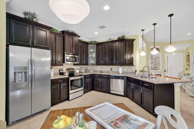 447 11th Square SW, Vero Beach, FL 32962