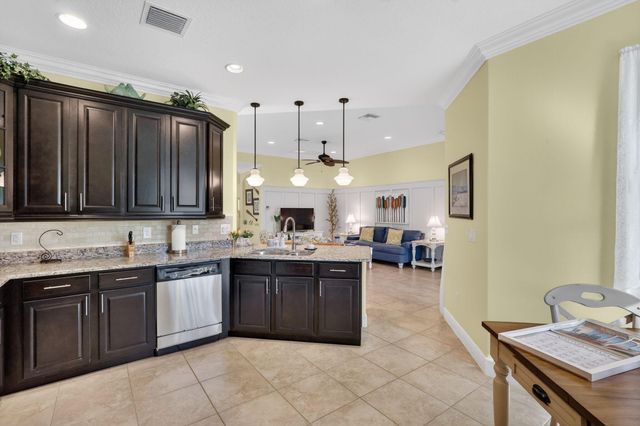 447 11th Square SW, Vero Beach, FL 32962