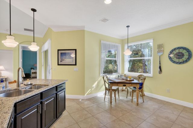 447 11th Square SW, Vero Beach, FL 32962