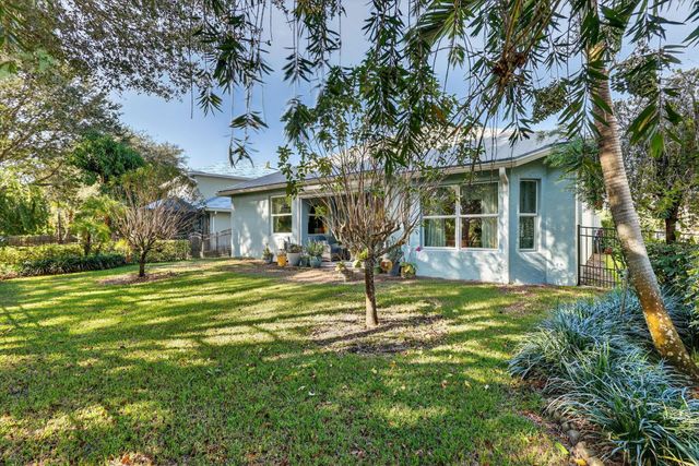 447 11th Square SW, Vero Beach, FL 32962