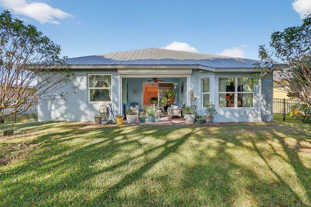 447 11th Square SW, Vero Beach, FL 32962