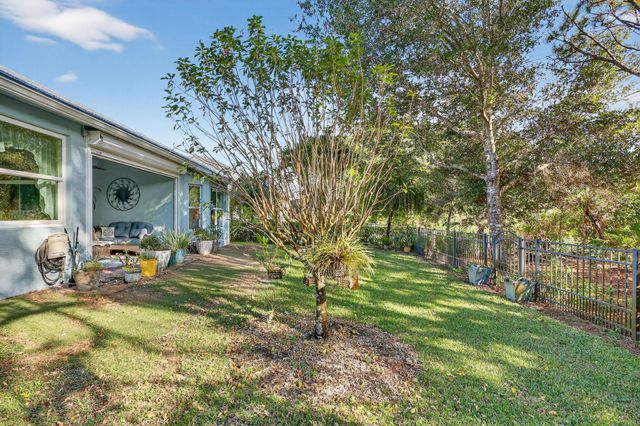 447 11th Square SW, Vero Beach, FL 32962